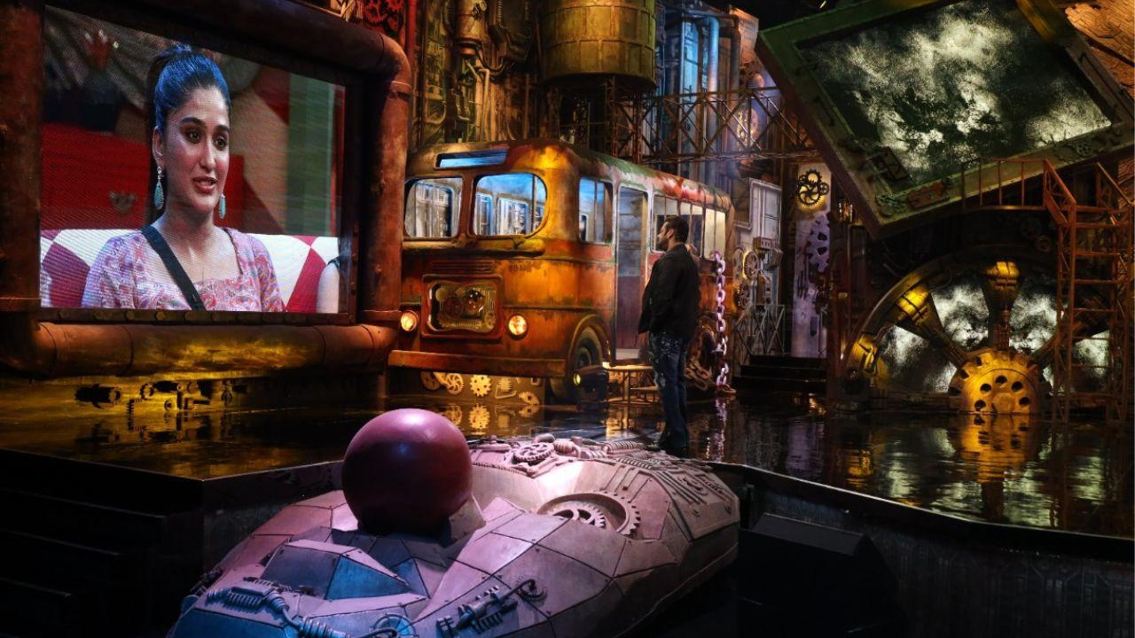 Shalin Bhanot is not the only one to get an earful from Salman Khan. The host has a one-on-one conversation with Archana Gautam, who`s admonished for being a motor mouth and instigating contestants with personal remarks. Salman makes it abundantly clear that she can be evicted from the house owing to her rash behaviour.  Shalin Bhanot is not the only one to get an earful from Salman Khan. The host has a one-on-one conversation with Archana Gautam, who`s admonished for being a motor mouth and instigating contestants with personal remarks. Salman makes it abundantly clear that she can be evicted from the house owing to her rash behaviour. 